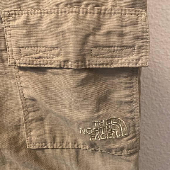 The North Face pants/shorts size 12 - Picture 3 of 7